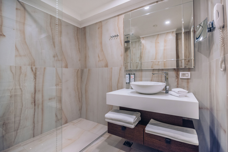 Bathroom 5, Iberostar Waves Slavija