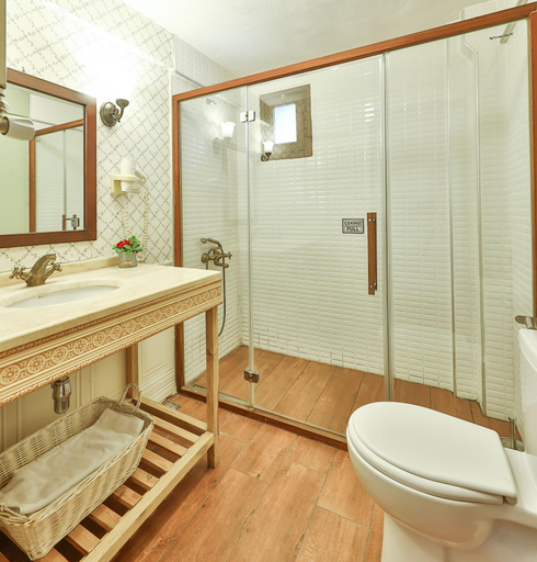 Bathroom 5, Robin's Nest, Şile