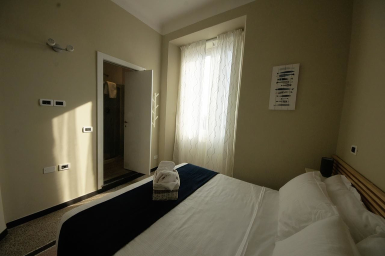 Bedroom 4, Luna Rooms, Savona