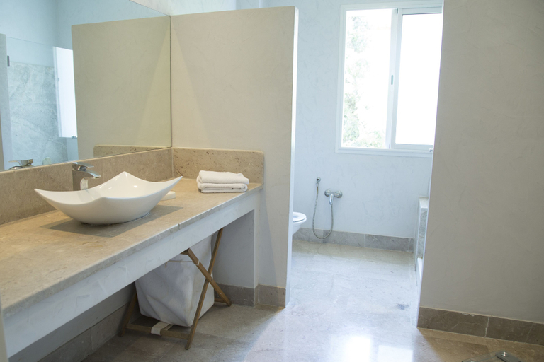 Bathroom 3, Villa Malaga, Carthage