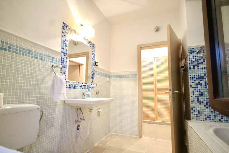 Bathroom 4, Dunja Apartments, Premantura