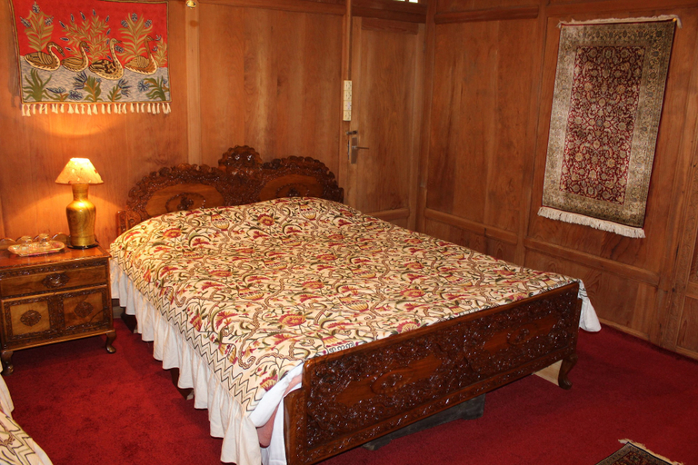 Bedroom 2, Wangnoo Worth Houseboats, Srinagar