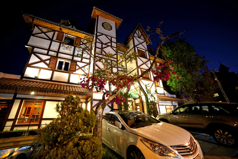 Exterior & Views