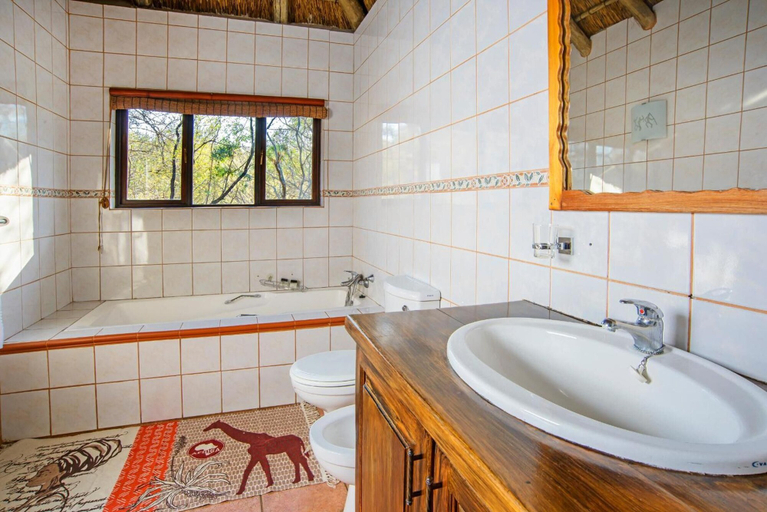 Bathroom 3, Boulders Safari Lodge, Ehlanzeni