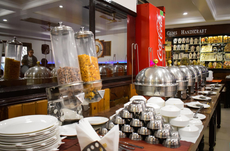 Food & Drinks 5, Hotel Green View - Behind Pramarth Niketan, Garhwal