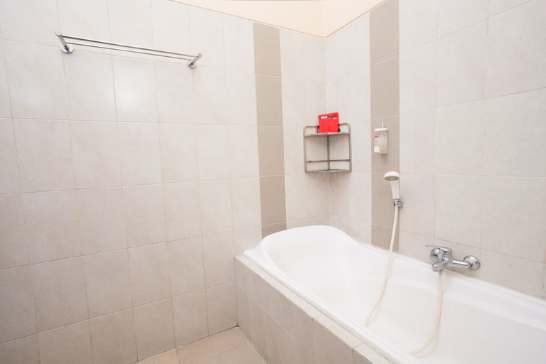 Bathroom 3, RedDoorz @ Rampal, Malang