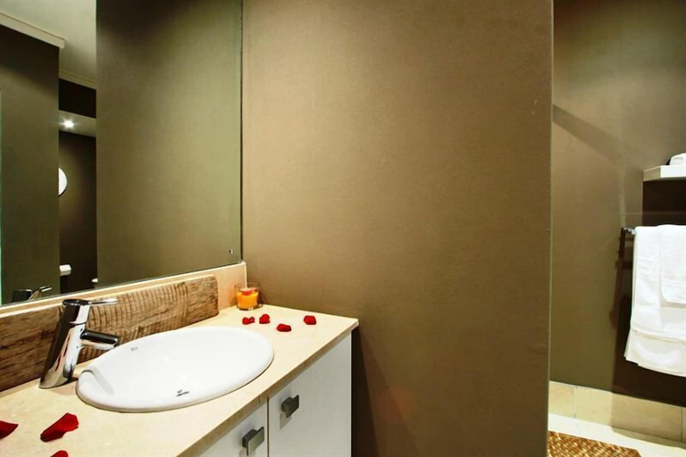 Bathroom 5, The Icon, City of Cape Town