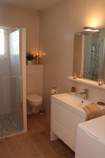Bathroom 5, Léa de Paris, Seine-Saint-Denis