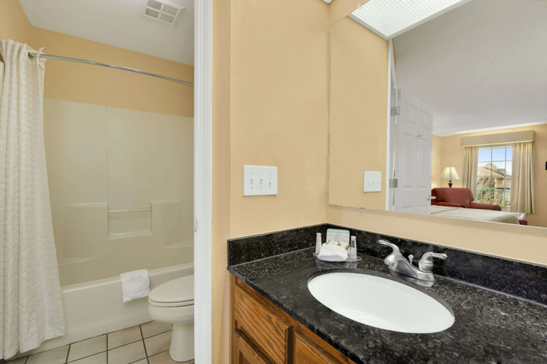 Bathroom 5, Baymont by Wyndham Warner Robins, Houston