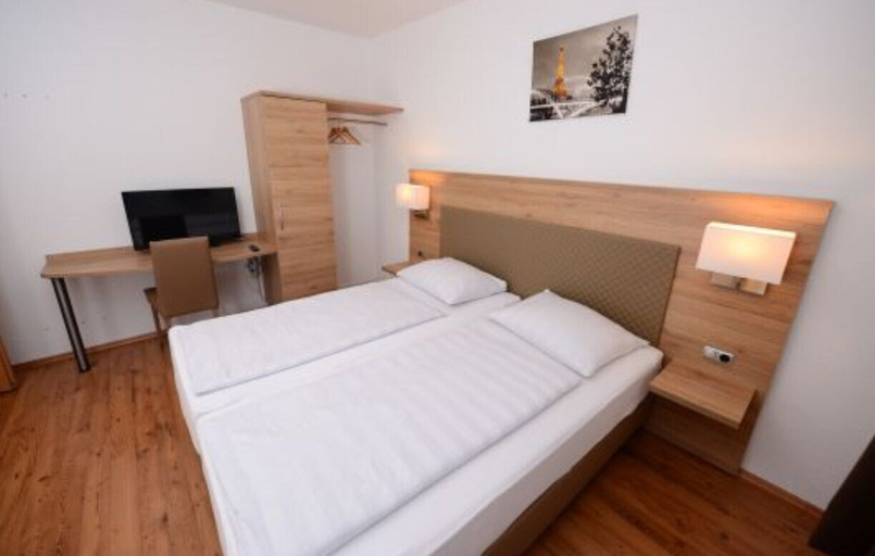 Bedroom 3, Hotel Linde, Stuttgart