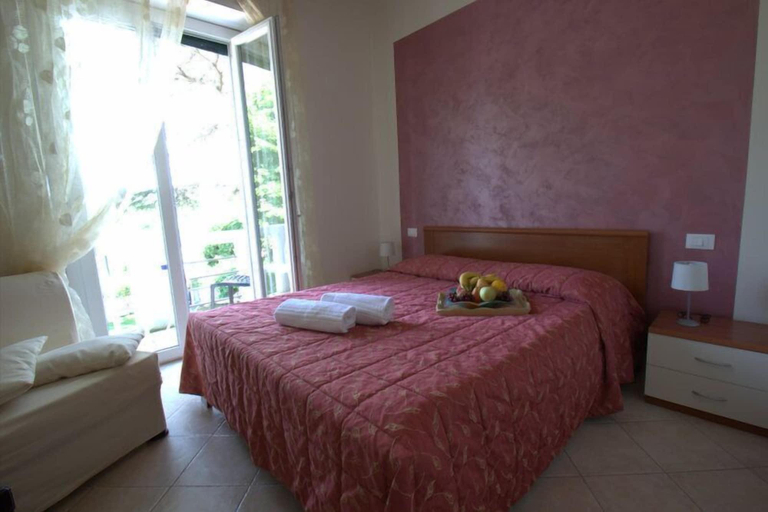 Bedroom 3, Betty's House, Verona