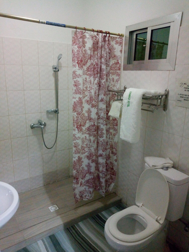 Bathroom 4, Zambezi Inn Airport Hotel, Conakry