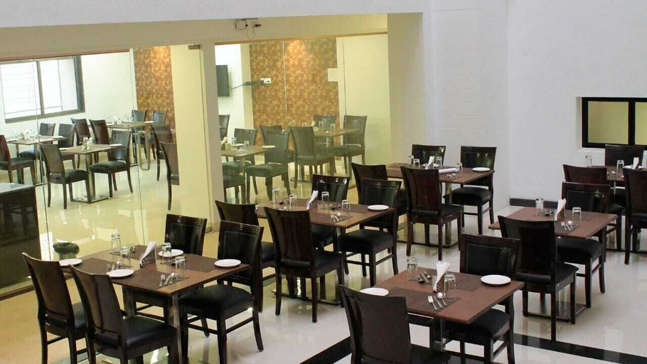 Food & Drinks 4, Magnus Square Business Hotel, Pune