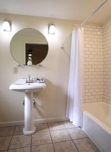 Bathroom 5, Tower House Inn, Carroll