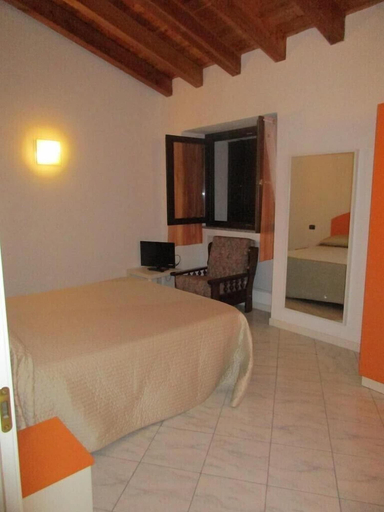 Bedroom 4, Agriturismo Rocca Dei Marchesi, Brescia