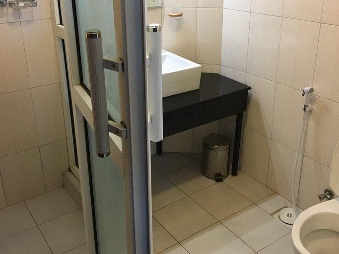 Bathroom 3, Crest Safari Lodge, Arusha Urban