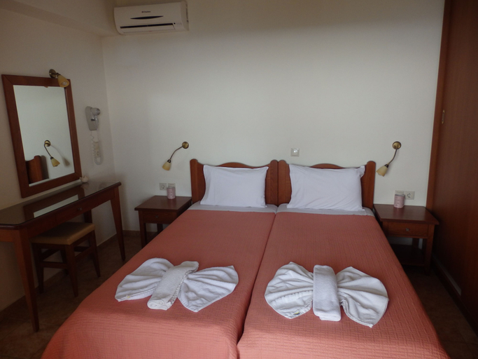 Bedroom 3, Ravdoucha Beach Studios, Crete