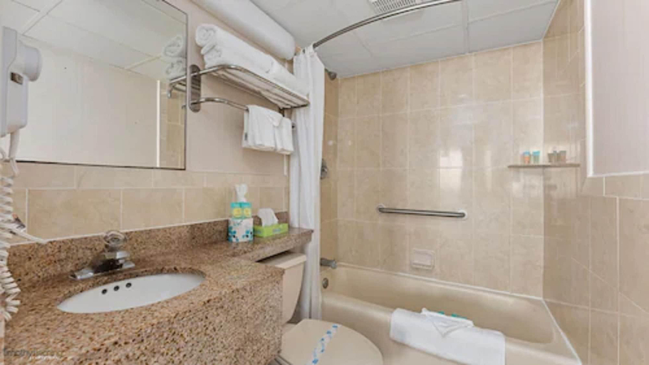 Bathroom 4, Beau Rivage Beach Resort, Cape May