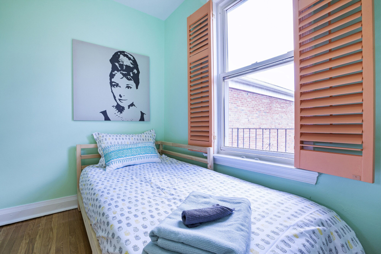 Bedroom 3, Vibrant Apartment in Forest Hill (Free Parking), Toronto