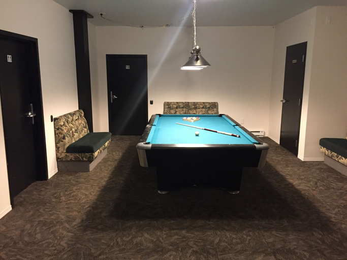 Others 4, Invermere Hostel, East Kootenay