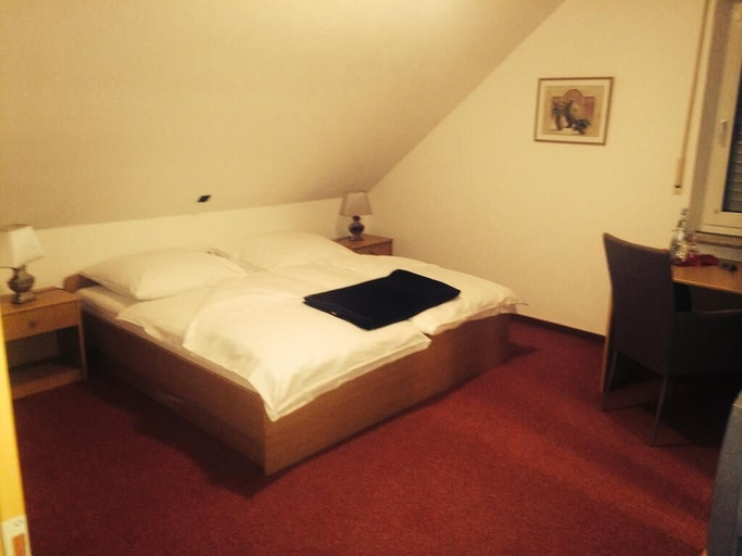 Bedroom 4, Hotel Friesenhof, Leer