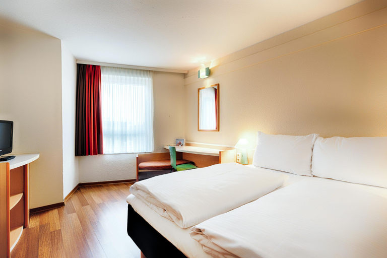 Bedroom 5, B&B Hotel Düsseldorf-Hbf, Düsseldorf