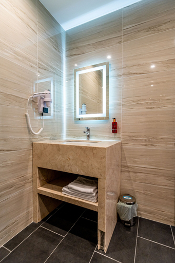 Bathroom 5, Woods Hôtel Genève - Thoiry, Ain