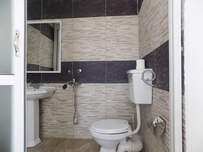 Bathroom 3, Remmings Hotel, Kampala