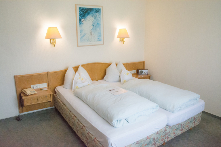 Bedroom 3, Landhotel Sonneneck - Hotel & Apartments, Kassel