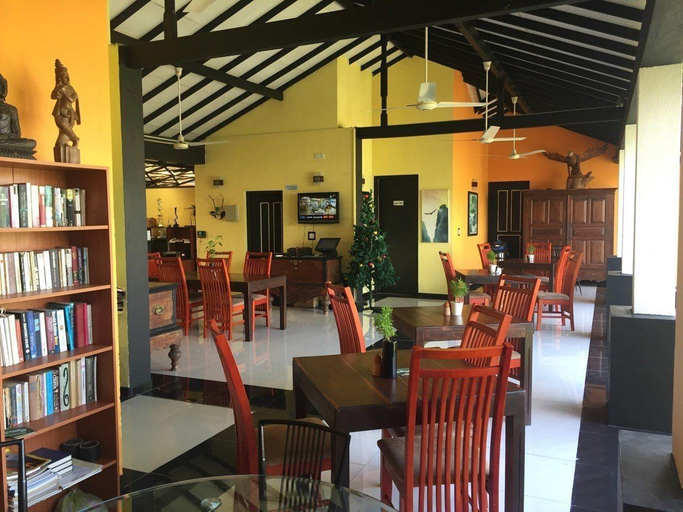 Public Area, Flower Garden Lake resort, Thissamaharama