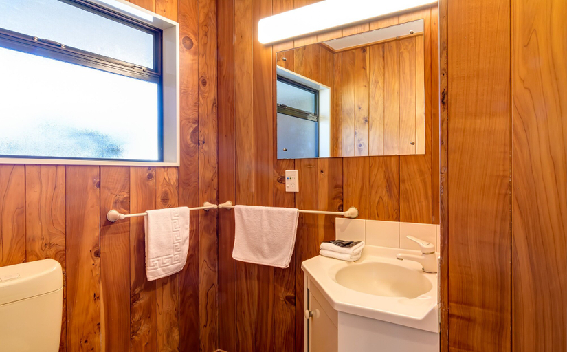 Bathroom 4, Kaiteri Motels and Apartments, Tasman