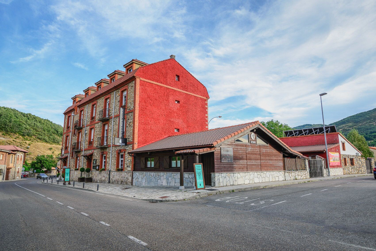 Exterior & Views 2, Albergue Cueva de Valporquero, León
