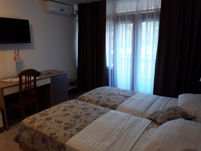 Bedroom 3, Hotel Albamaris, Biograd na Moru