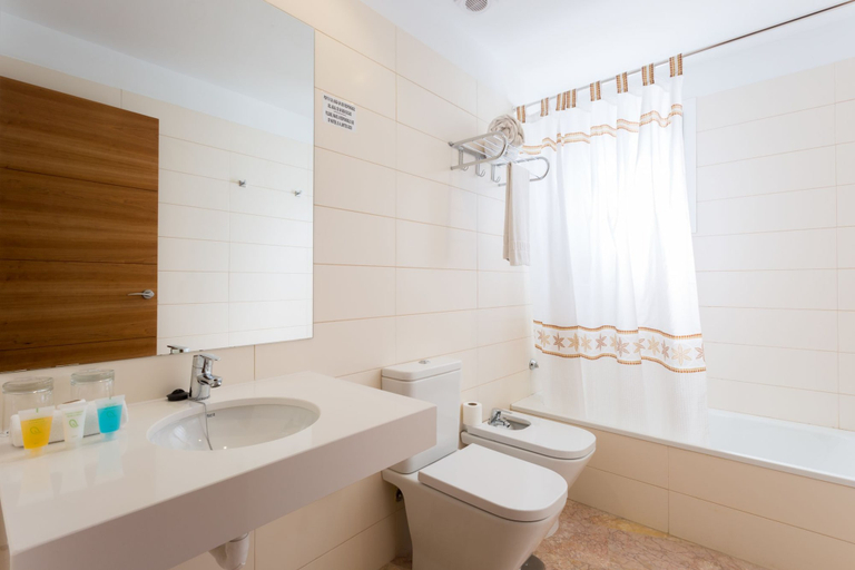 Bathroom 4, Hotel Riad Arruzafa, Córdoba