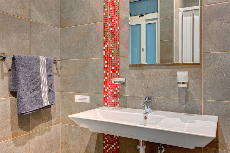 Bathroom, Modern Apartment in the Heart of St Julian's, St Julian's