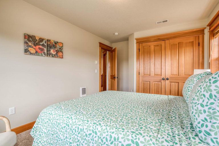 Bedroom 1, Panacea, Tillamook