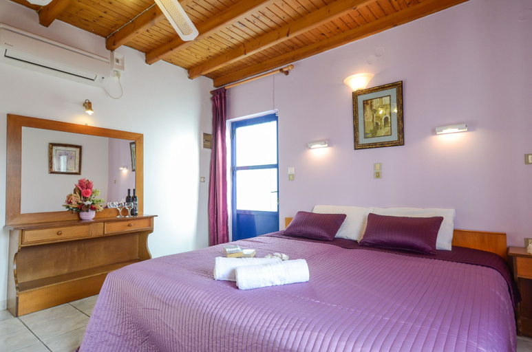 Bedroom 4, Hotel Panormos, South Aegean