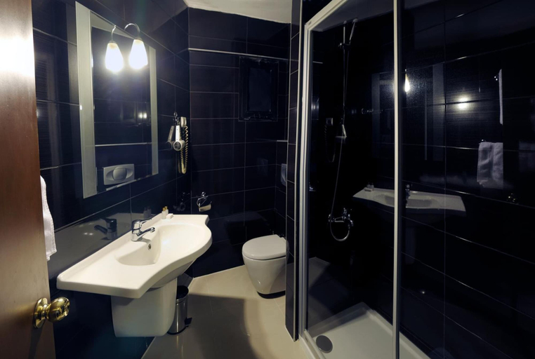 Bathroom 3, Laodikya Otel, Merkez