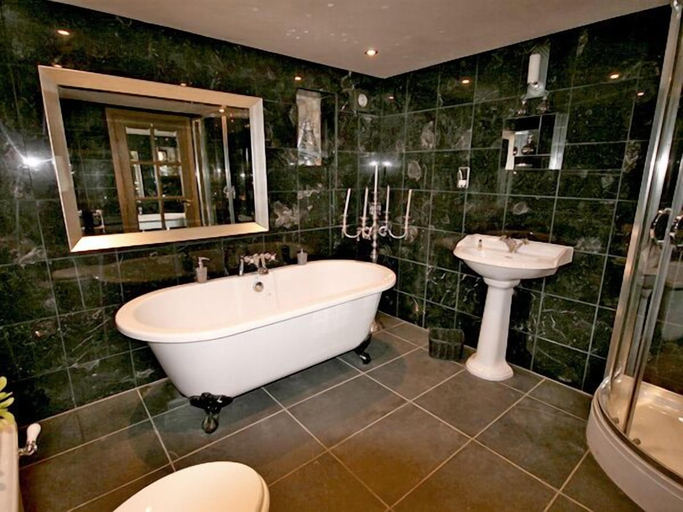 Bathroom 3, Falstone Barns, Northumberland