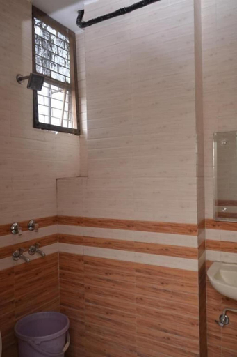 Bathroom 4, Hotel Yatri International G.H, Delhi
