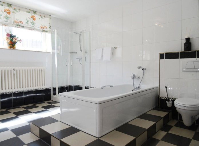 Bathroom 5, Stadtresidenz Hildesheim Mitte, Hildesheim