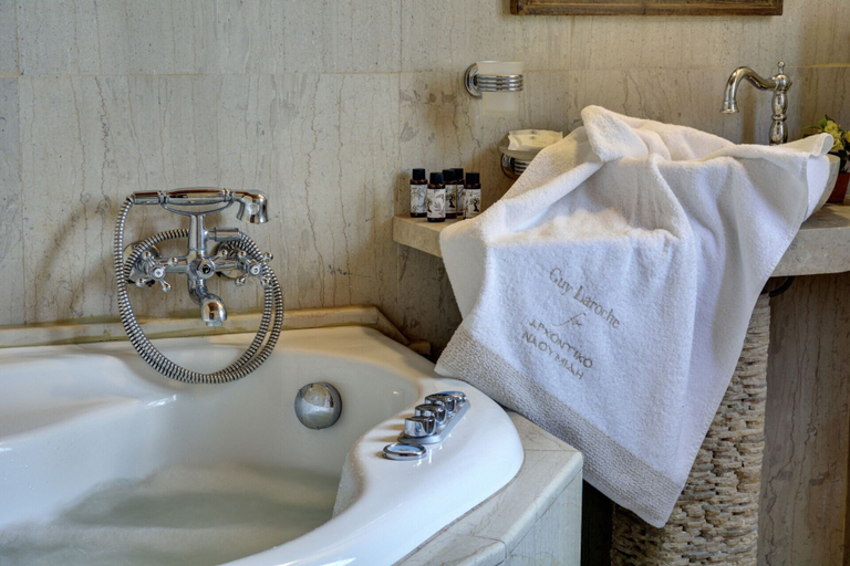 Bathroom 5, Archontiko Naoumidi, Thessaly