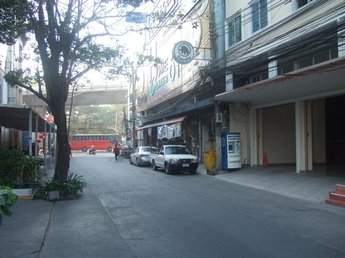 Exterior & Views 15