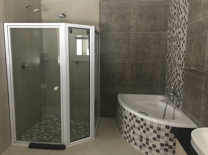 Bathroom 3, Bella Luna B&B, Walvisbay Rural