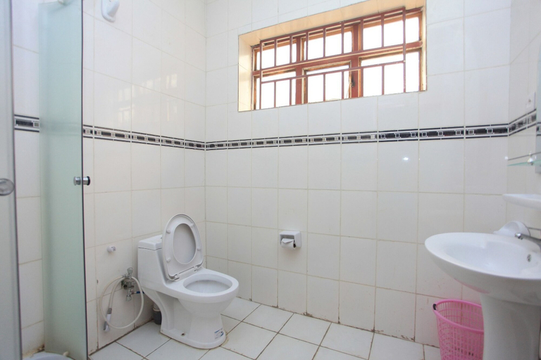 Bathroom 5, La Voisina Hotel, Musanze