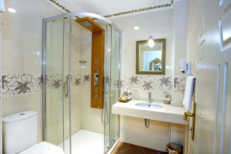 Bathroom 5, White House Hotel Istanbul, Fatih