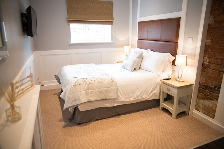 Bedroom 2, The Lawns Hotel, Derbyshire