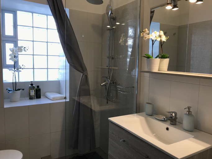 Bathroom 4, Dina's House, Attica