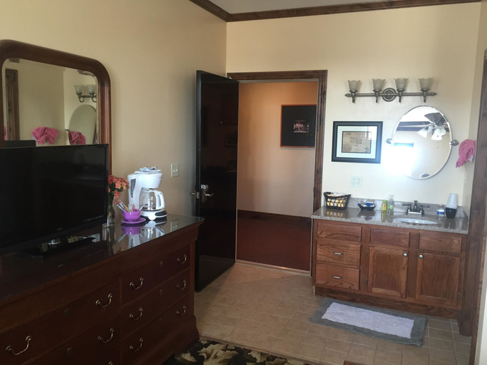 Others 5, Caldwell Messenger Suites, Sumner