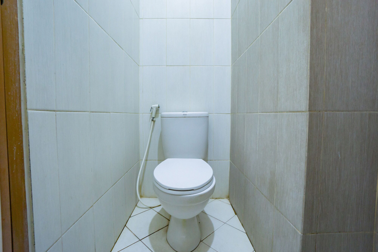 Bathroom 4, OYO 2357 Syariah Grand Raudhah, Central Jakarta
